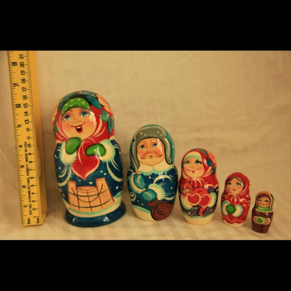 Wooden Nesting doll Matryoshka Hand Made 5 piece